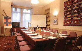 Lonsdales Court Hotel
